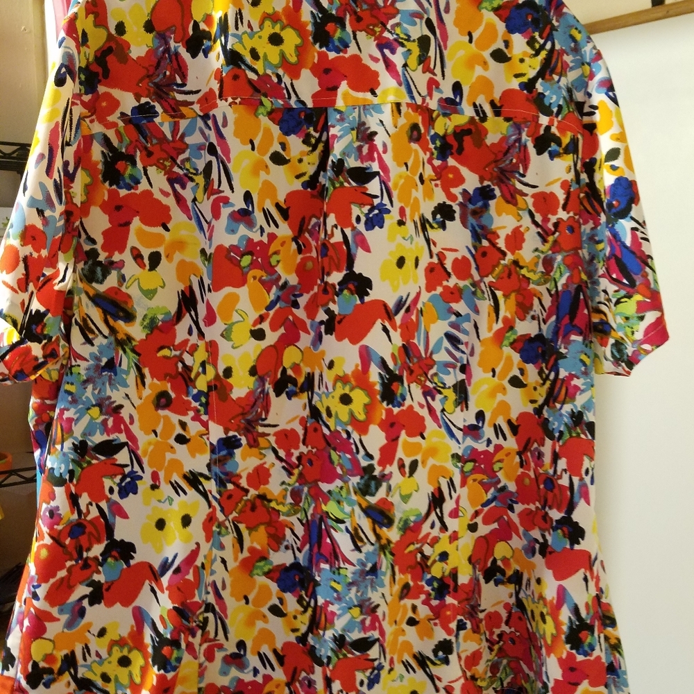 Short sleeve blouse.  Very cute on.